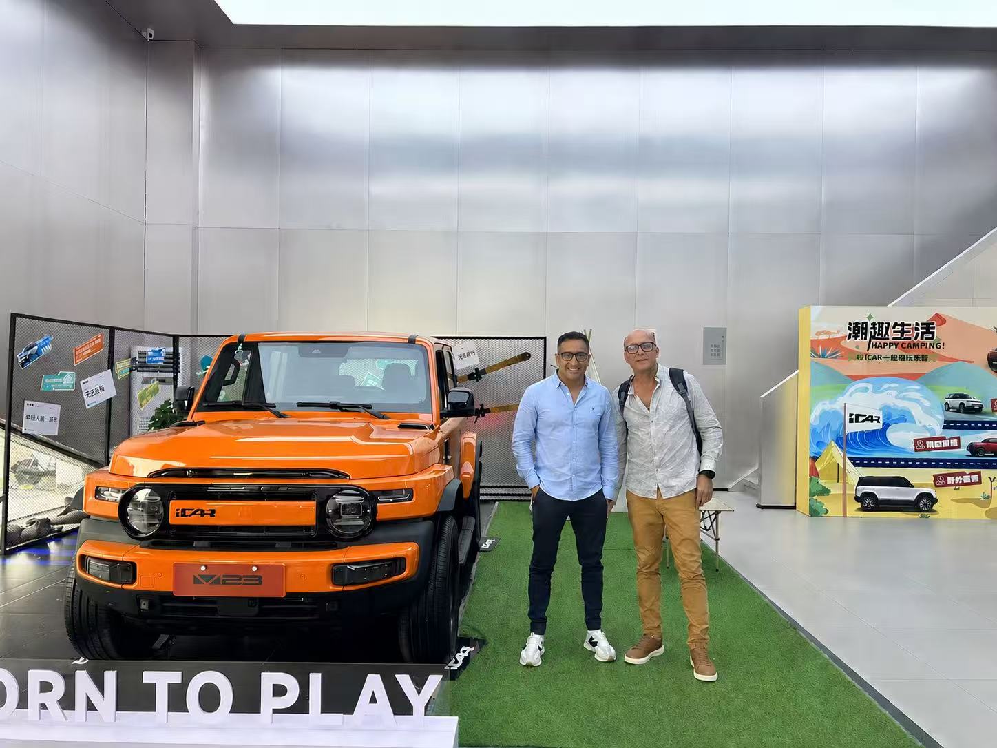 Inspeccion a la concesionaria oficial de la Icar en China