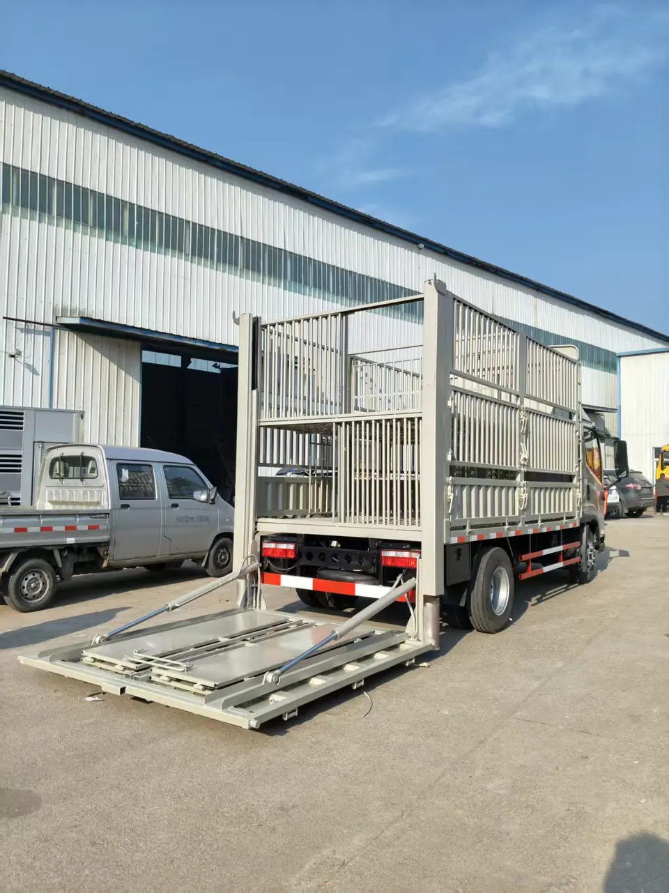 HOWO CAMION GANADERO importación VINTEK MOTORS