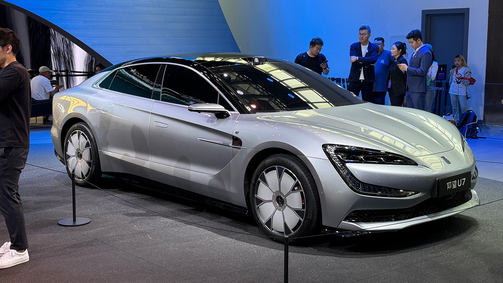 BYD YANGWANG U7