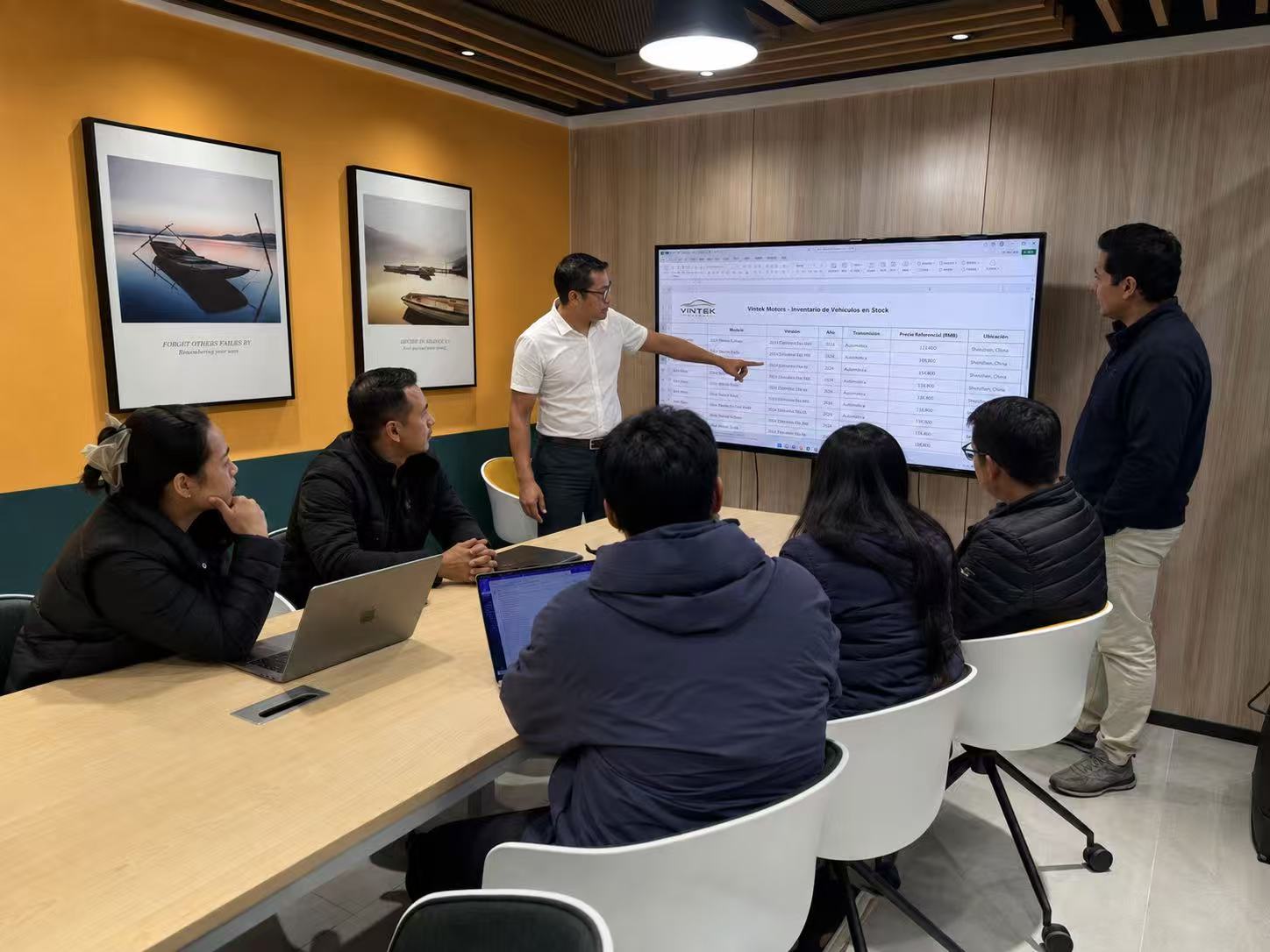 Reunion con los ejecutivos de VINTEK en Ivy Land Center, Distrito Financiero de Guangdong