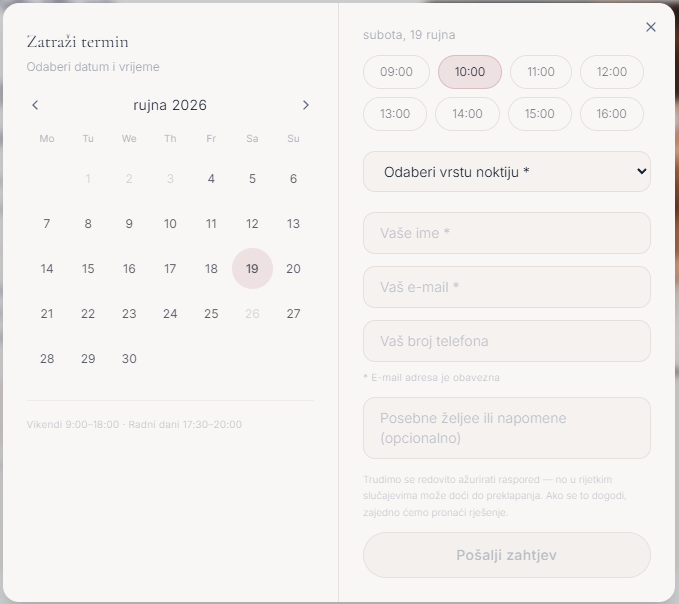 Pretty Little Nails online booking: calendar, available time slots, service selection and customer information fields