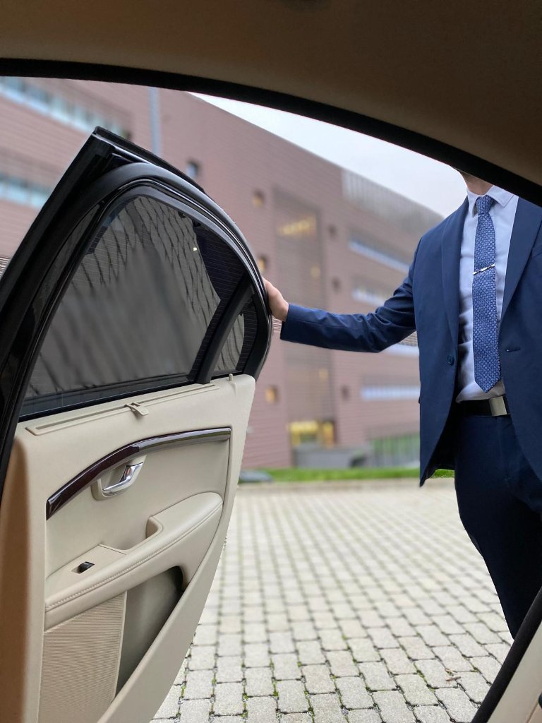 LAM Conciergerie ouverture portière service chauffeur Belgique