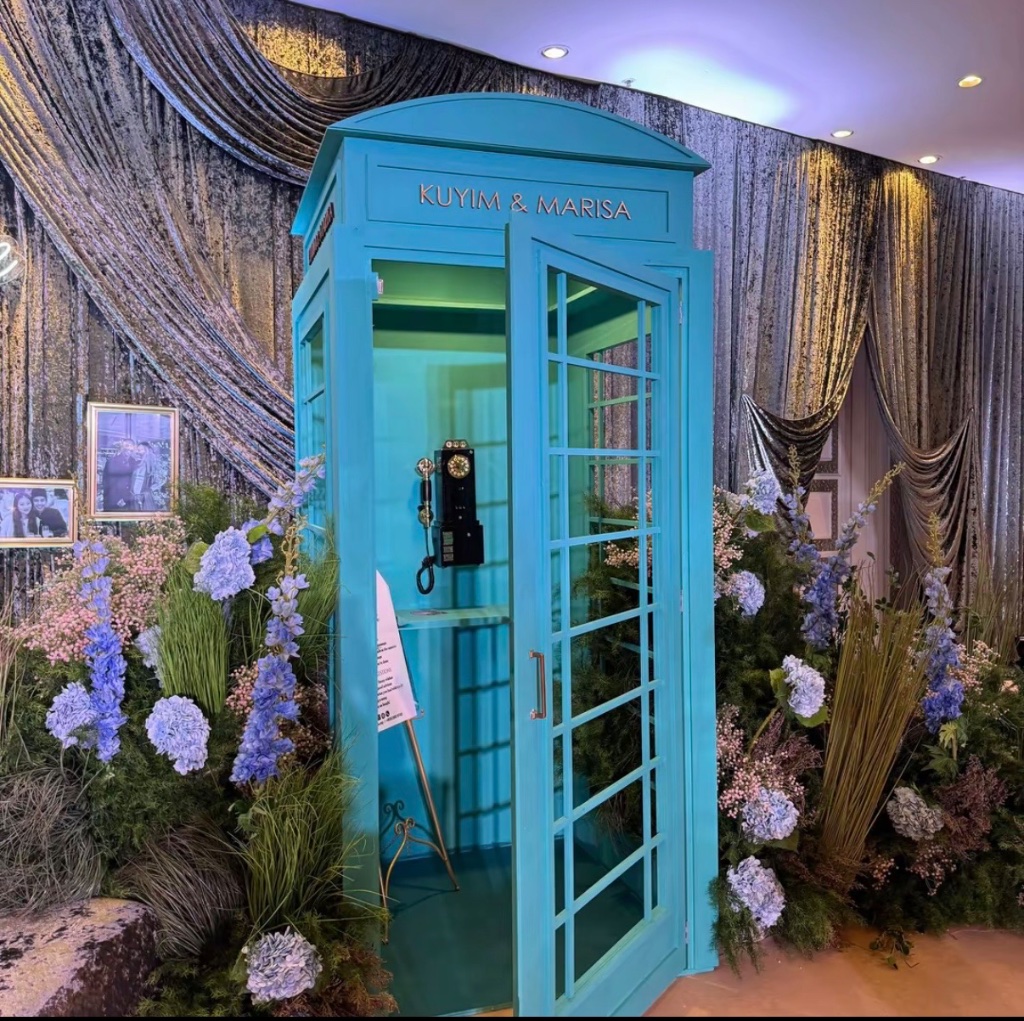 Phone booth inspiration 1