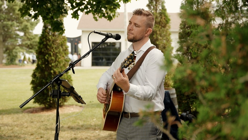 Brad Cooper performing