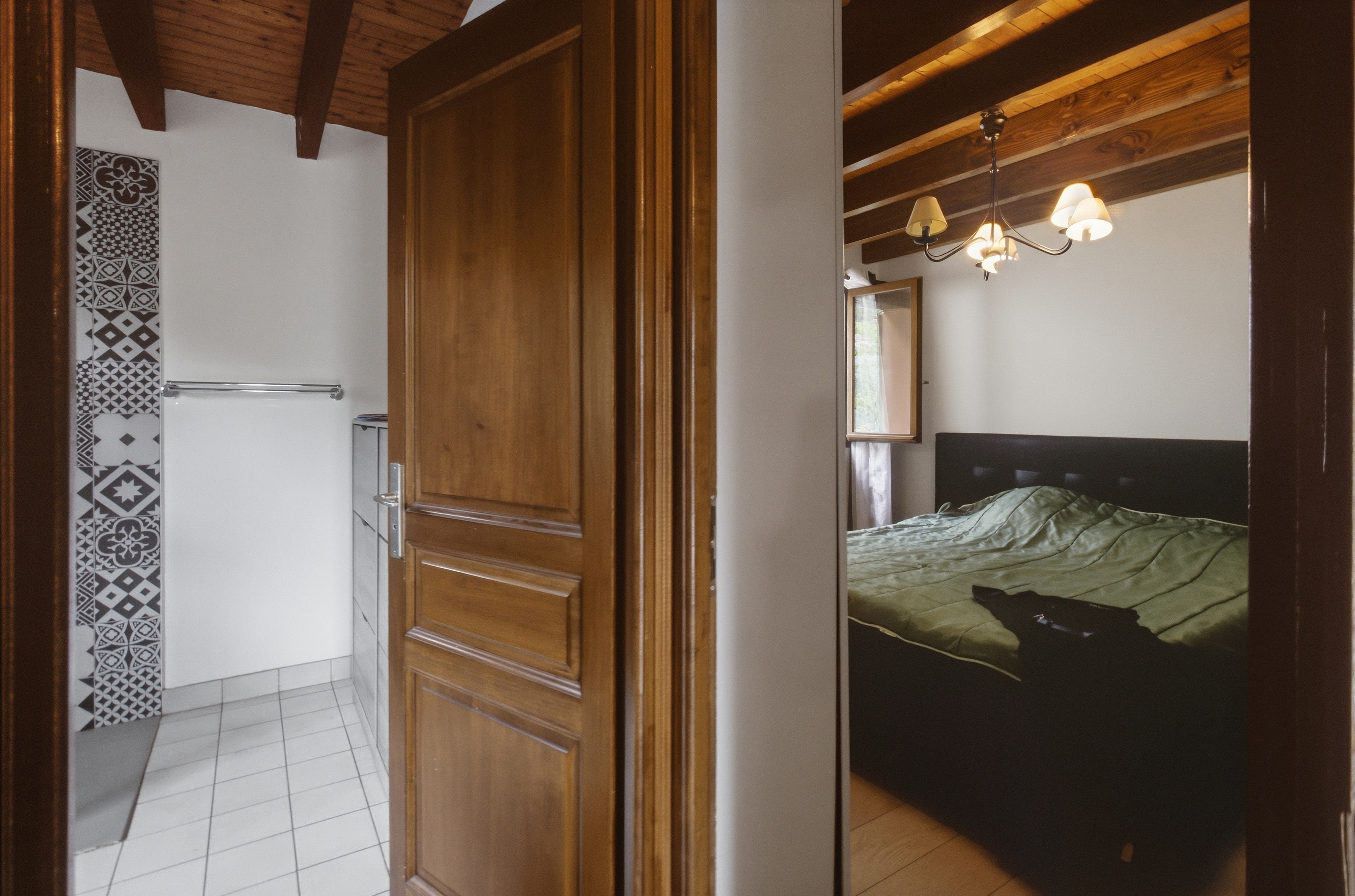Maison familiale avec espace aménagé, grand garage et terrain – Saint-Égrève - 26