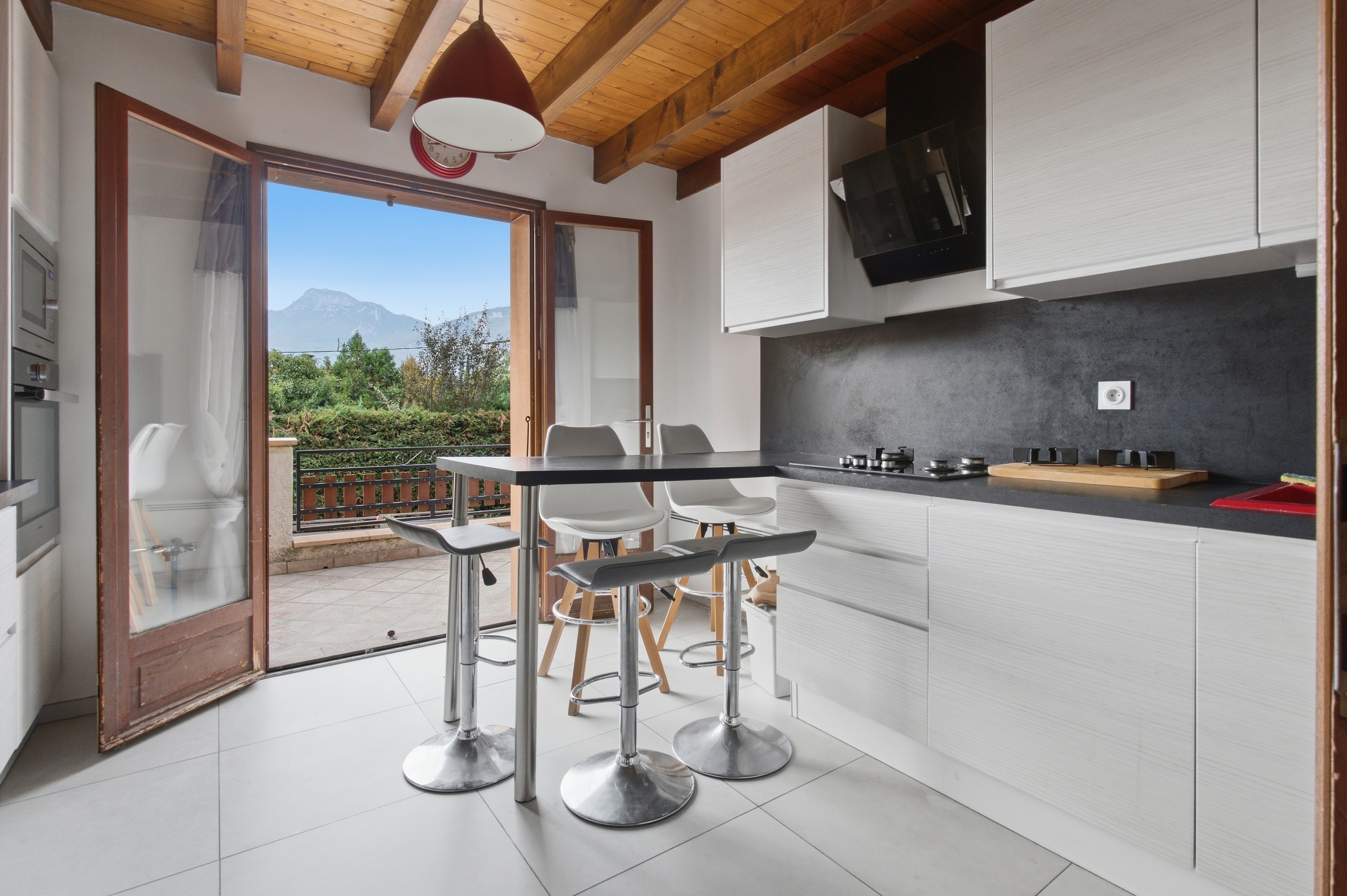 Maison familiale avec espace aménagé, grand garage et terrain – Saint-Égrève - 4