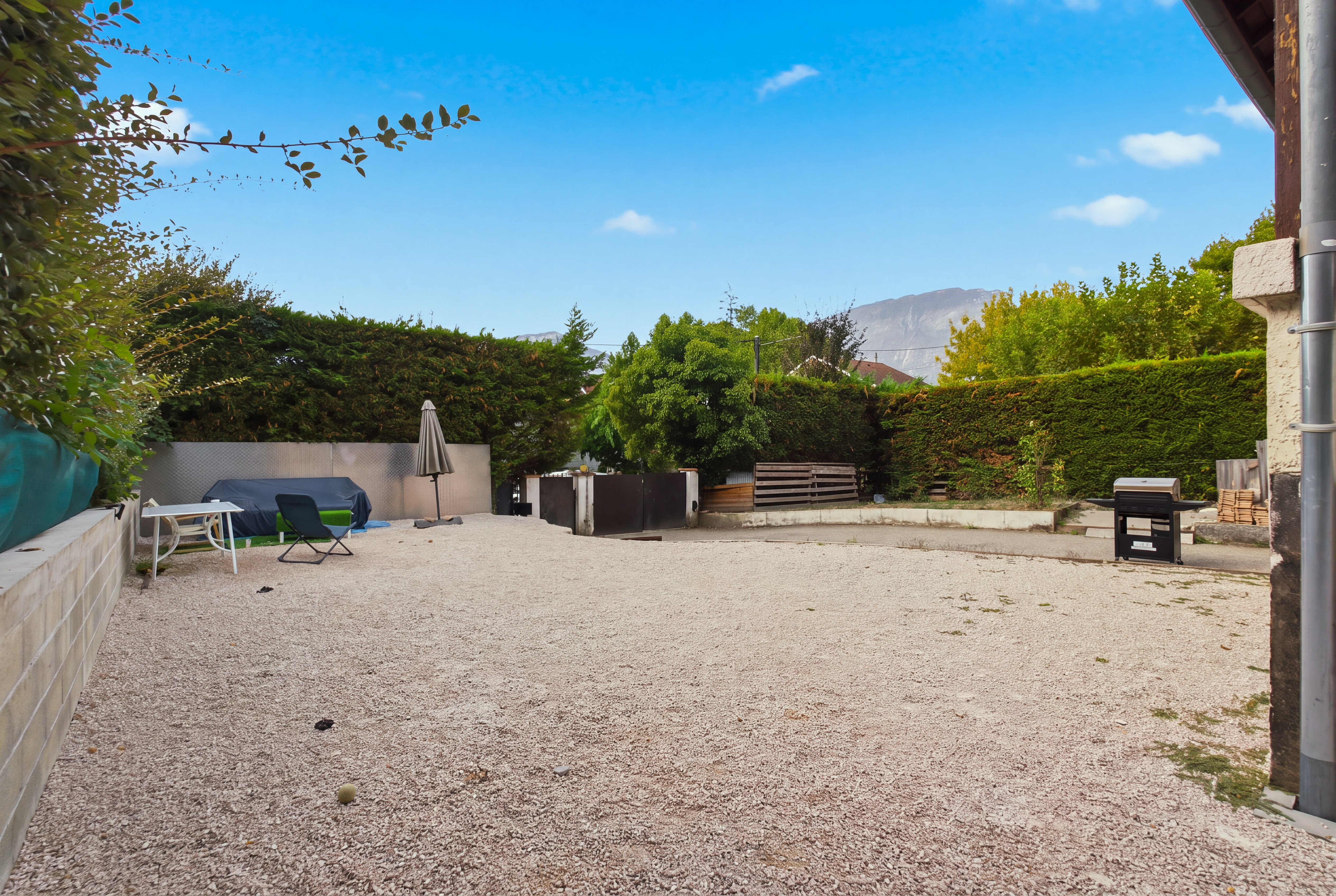 Maison familiale avec espace aménagé, grand garage et terrain – Saint-Égrève - 14
