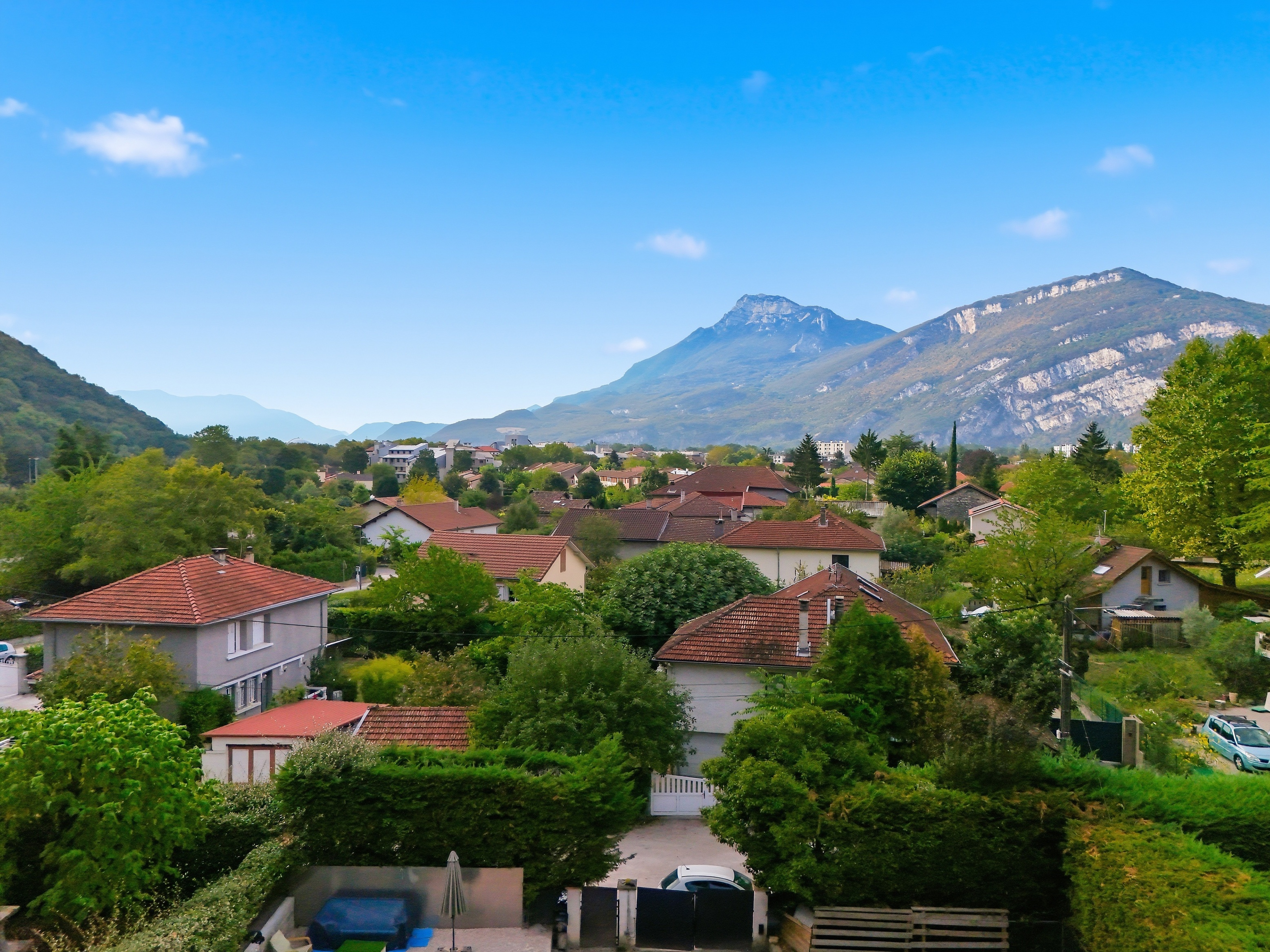 Maison familiale avec espace aménagé, grand garage et terrain – Saint-Égrève - 16