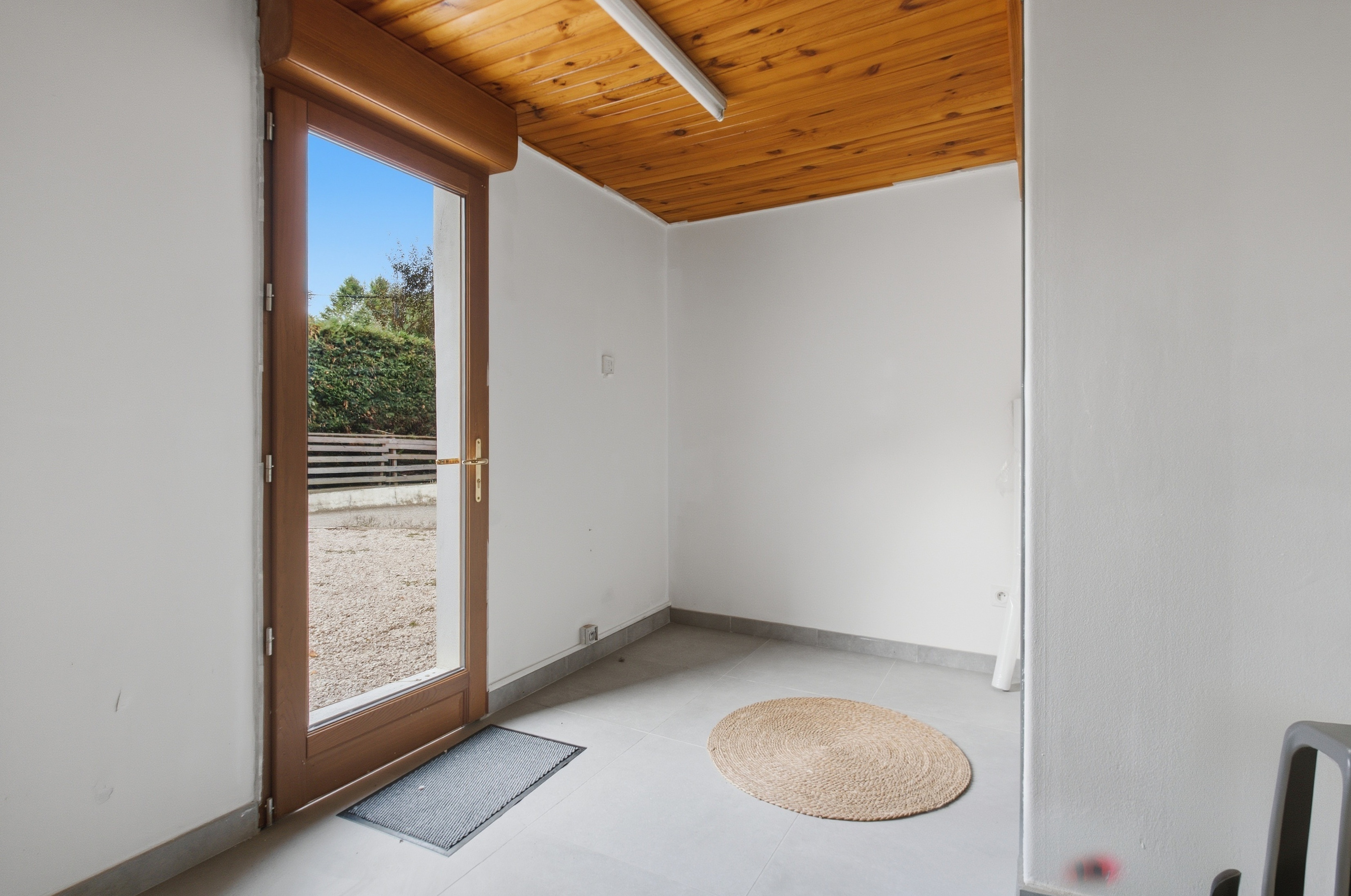 Maison familiale avec espace aménagé, grand garage et terrain – Saint-Égrève - 27