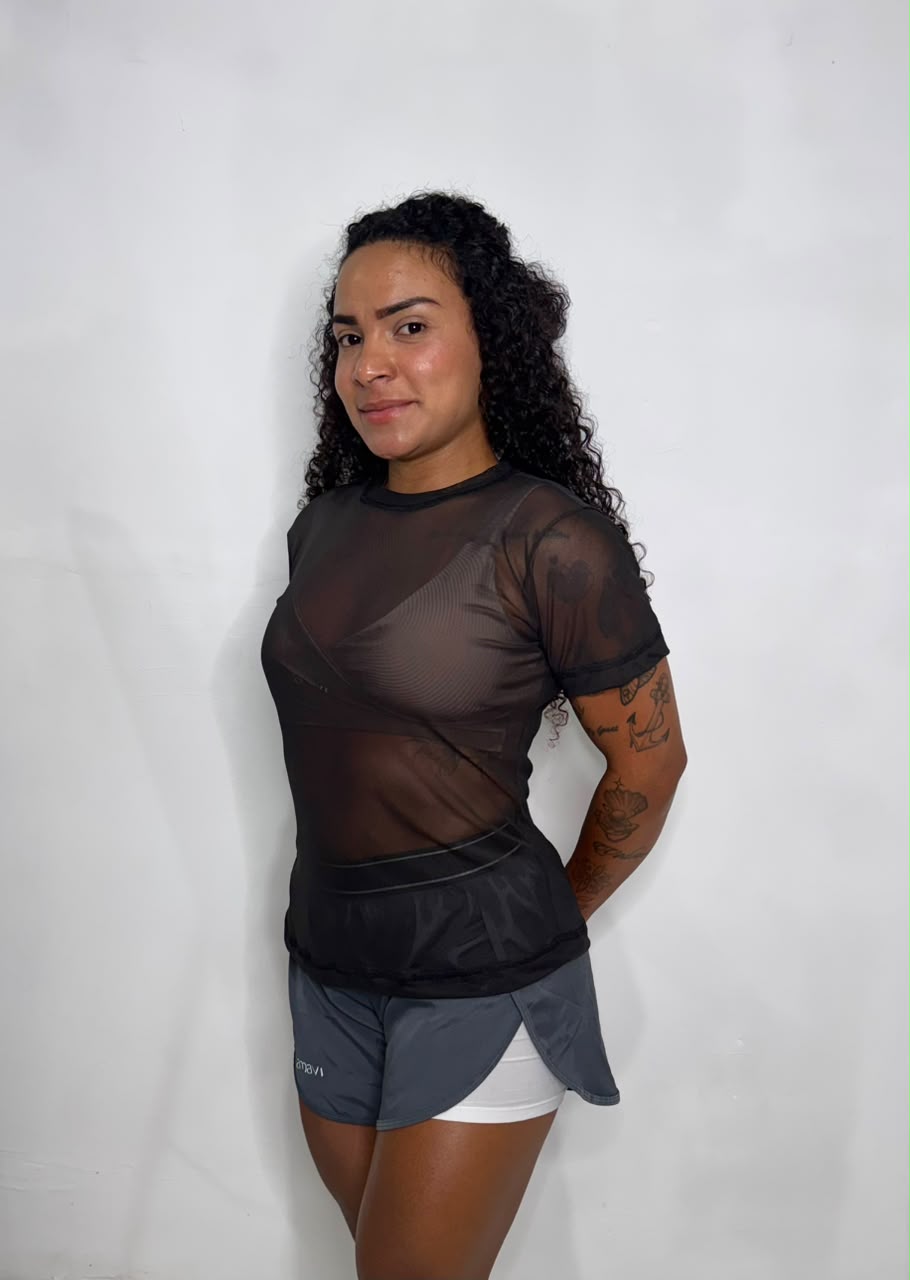 Blusa em tule
