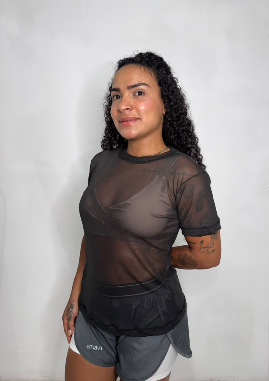 Blusa em tule