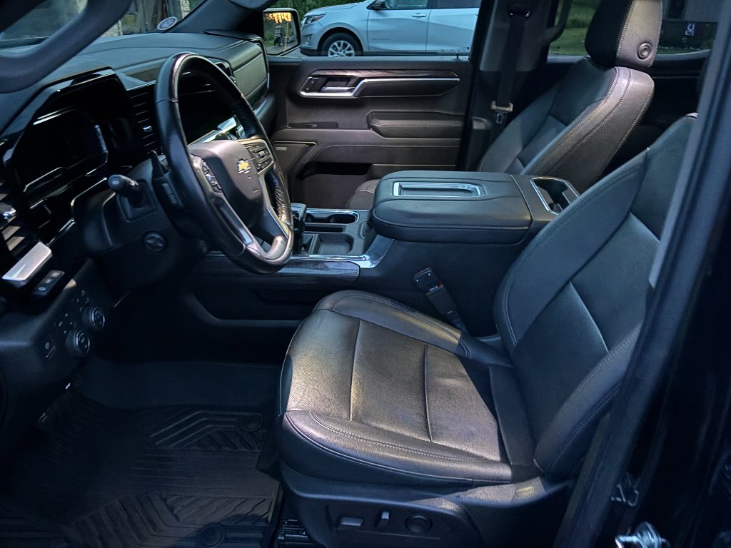 Chevy Suburban clean interior after detail