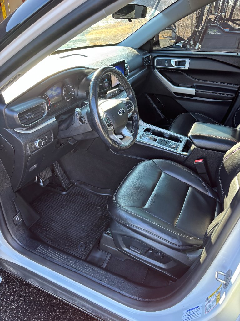 GMC Sierra clean interior after professional detailing
