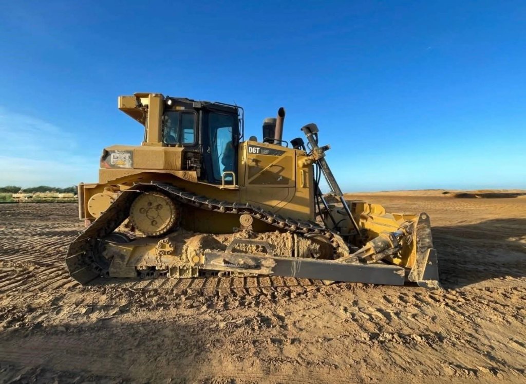 بلدوزر CAT D6T متوفر للكراء