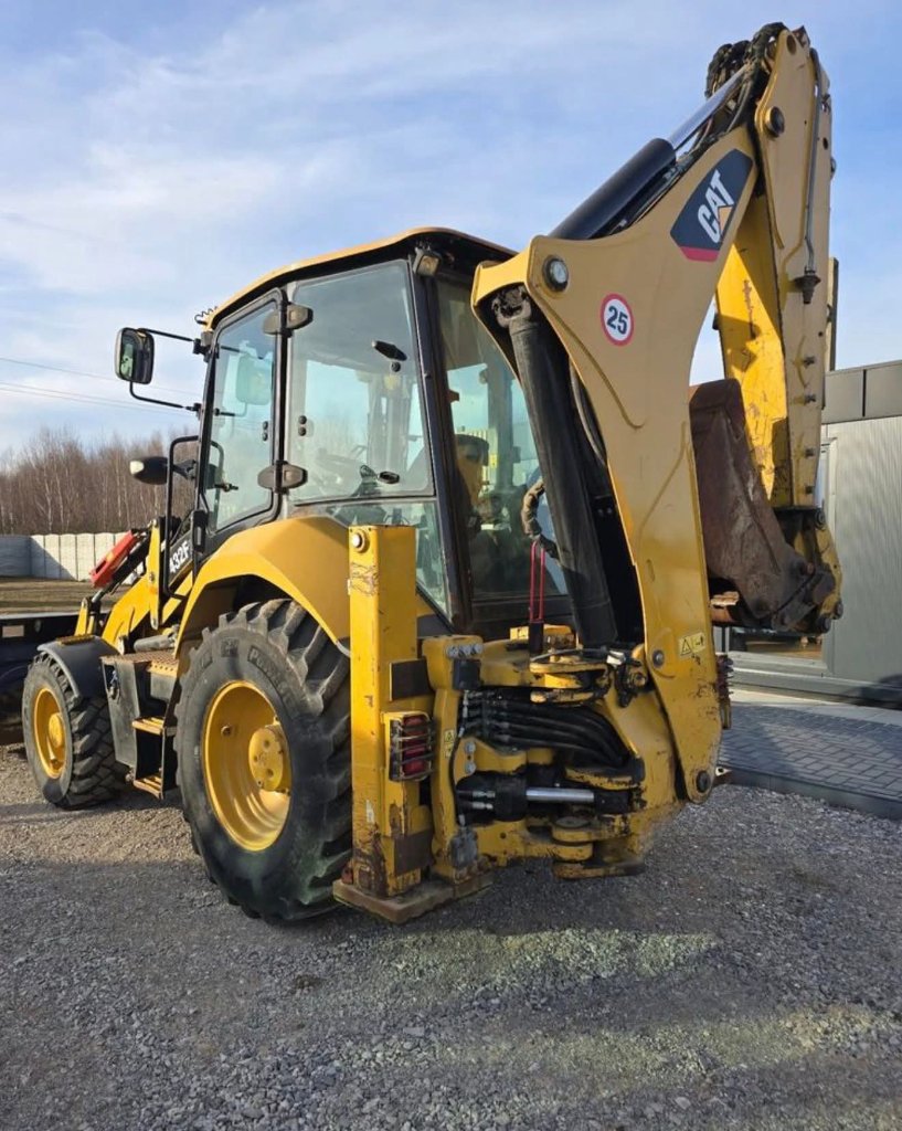 حفارة صغيرة CAT 320 مع جرافة