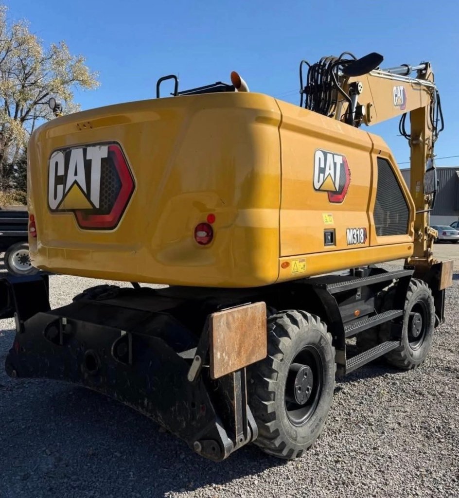 حفارة دولاب CAT M318 بحالة ممتازة