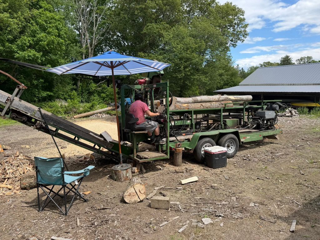 LOG SPLITTER IN ACTION