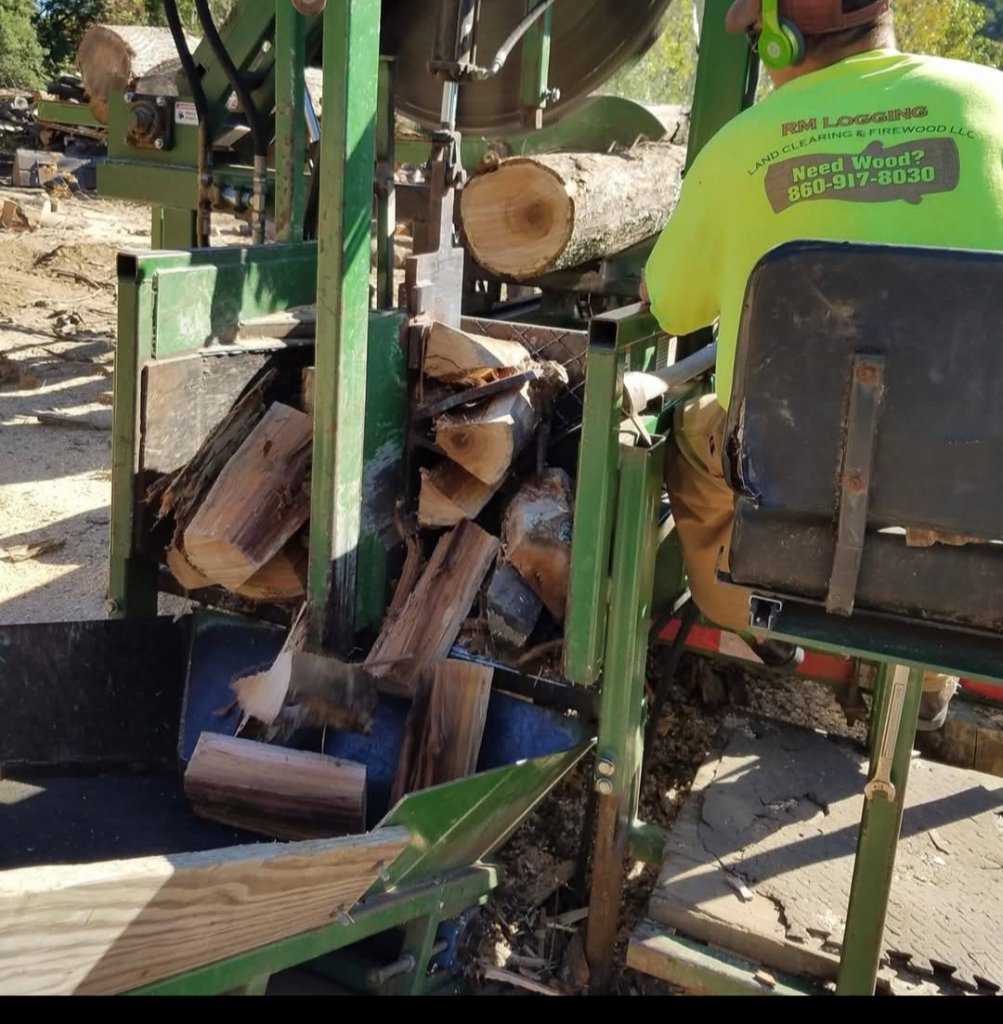 FIREWOOD SPLITTING OPERATION