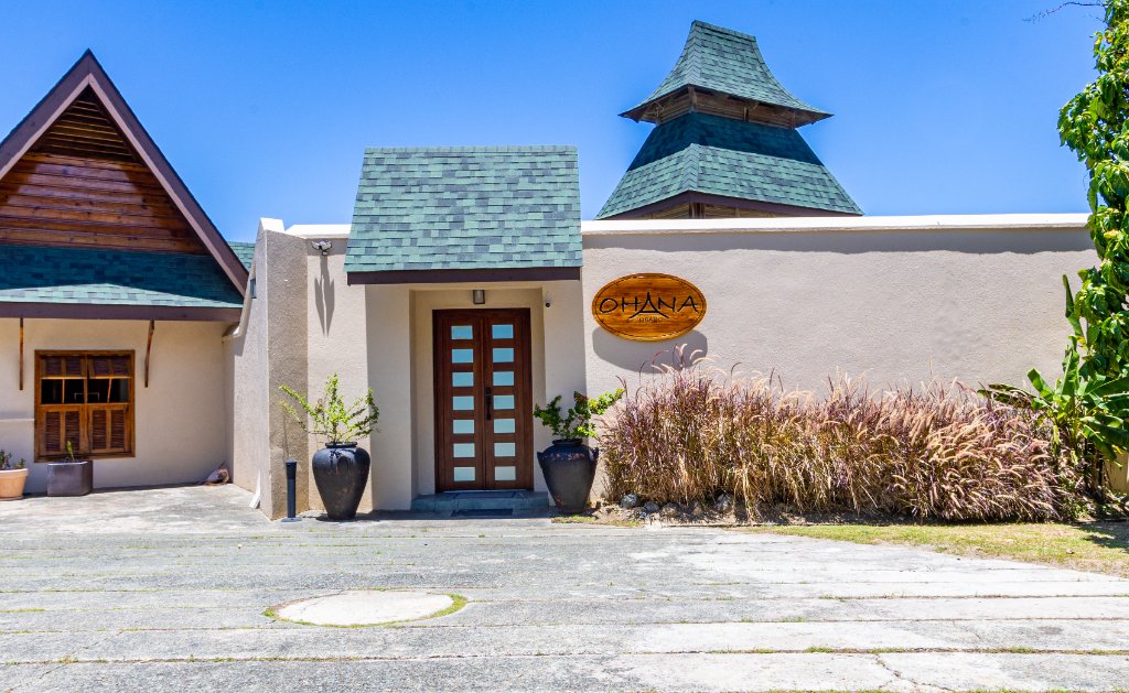 Ohana Villa gate & entry