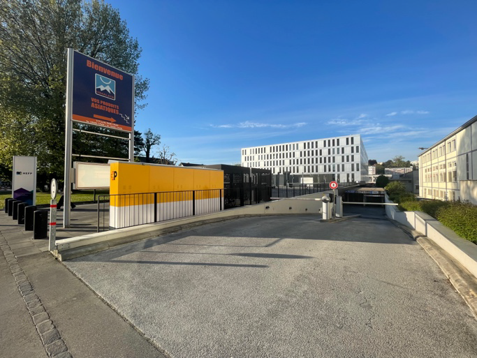 Parking Himalaya shop 1