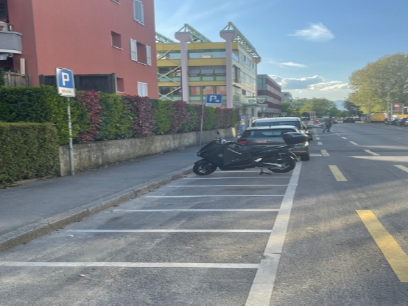 Parking place blanche 1