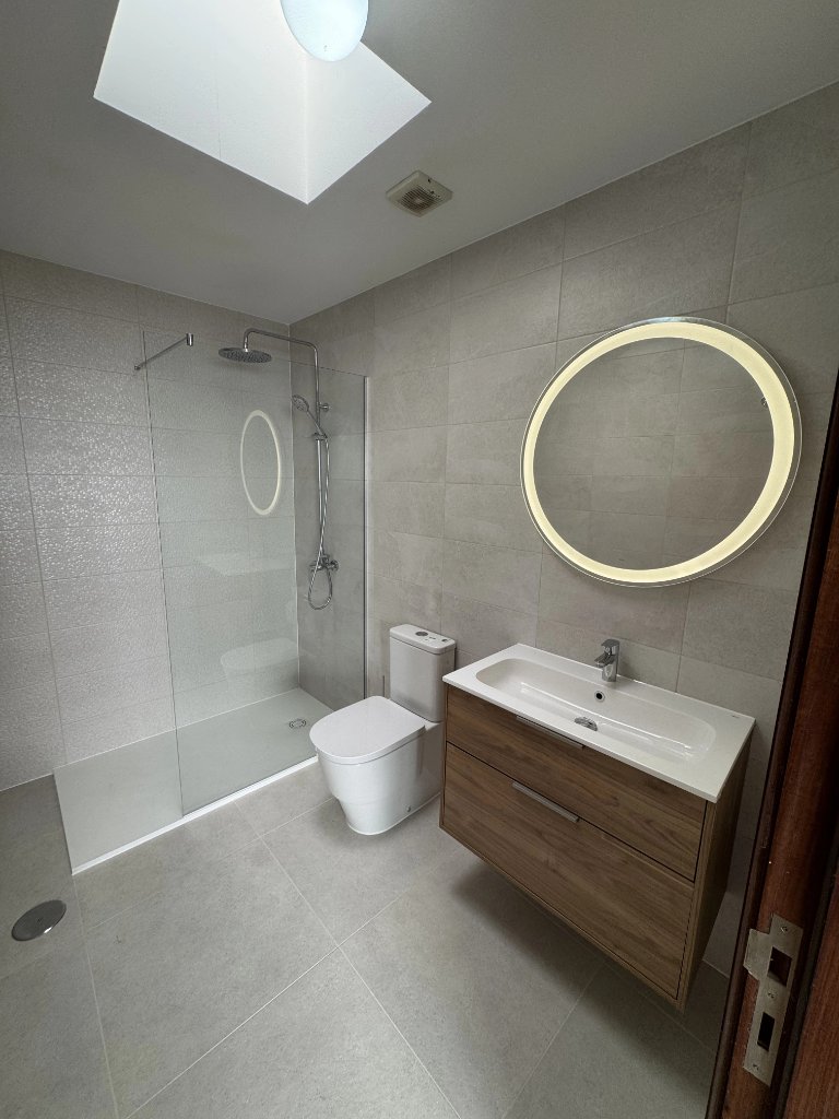 Baño Luminoso Acabado Premium