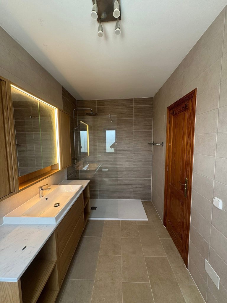 Baño de Diseño con Ducha Italiana