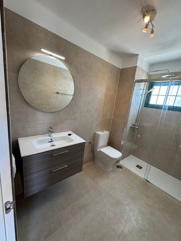 Baño con Ducha Renovado