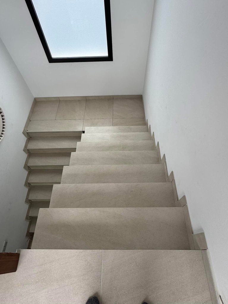 Escalera Alicatada