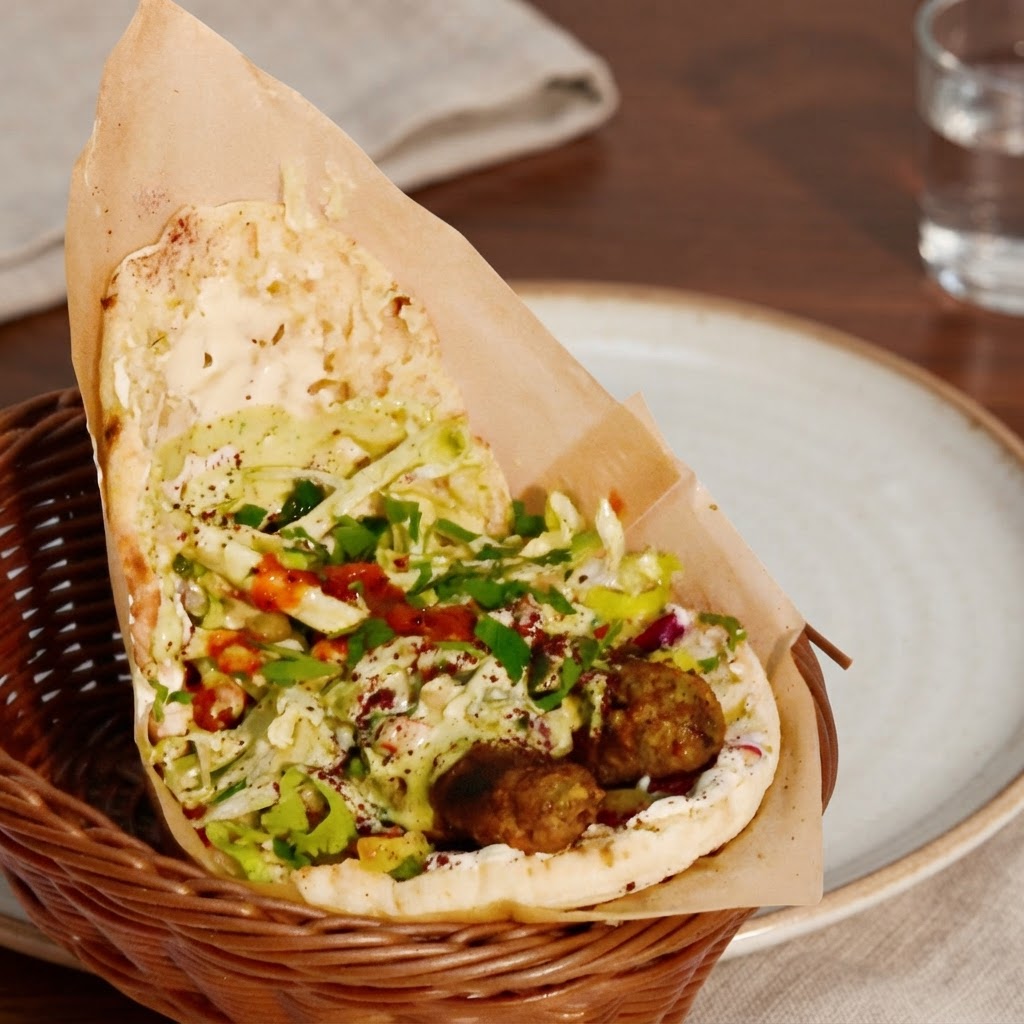 Hummus Kebab im Pita