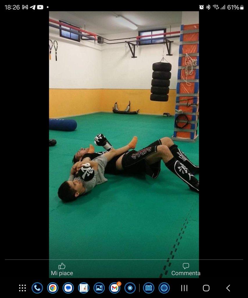Corso krav maga anti-bullismo bambini Torino — Maestro Alessandro Pintaldi insegna autodifesa a ragazzi