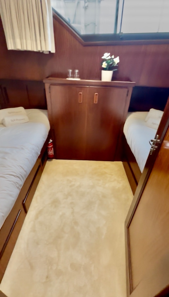 Mid Forward Twin Cabin