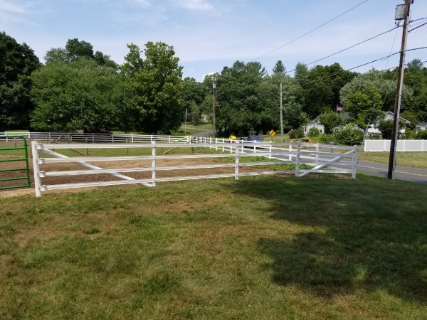 Double Gate Entry — Vinyl Rail (RAMM Fencing)