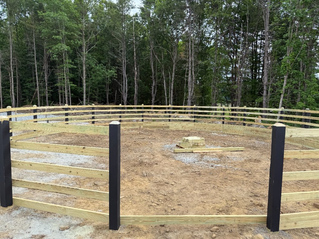 Round Pen — Black Post & Natural Rail 3