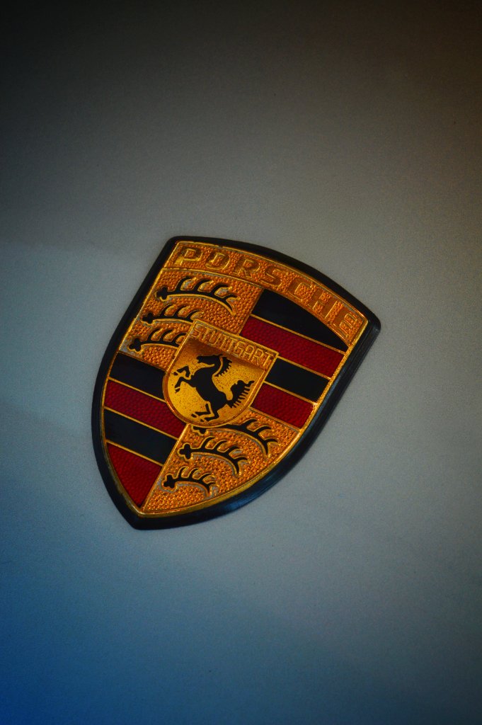 Porsche Crest