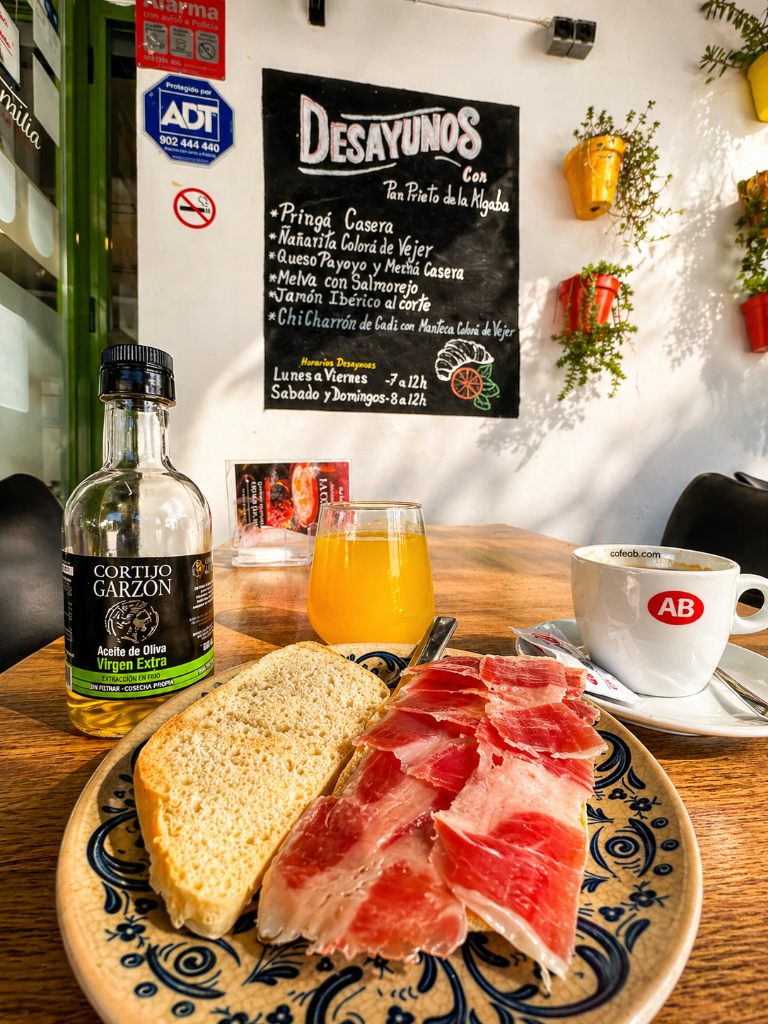 ¡Andalucía Directo visita Abacería La Familia!