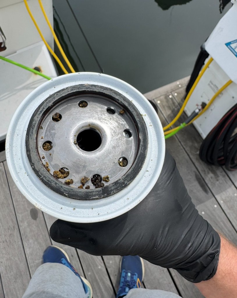 Marine service work 24