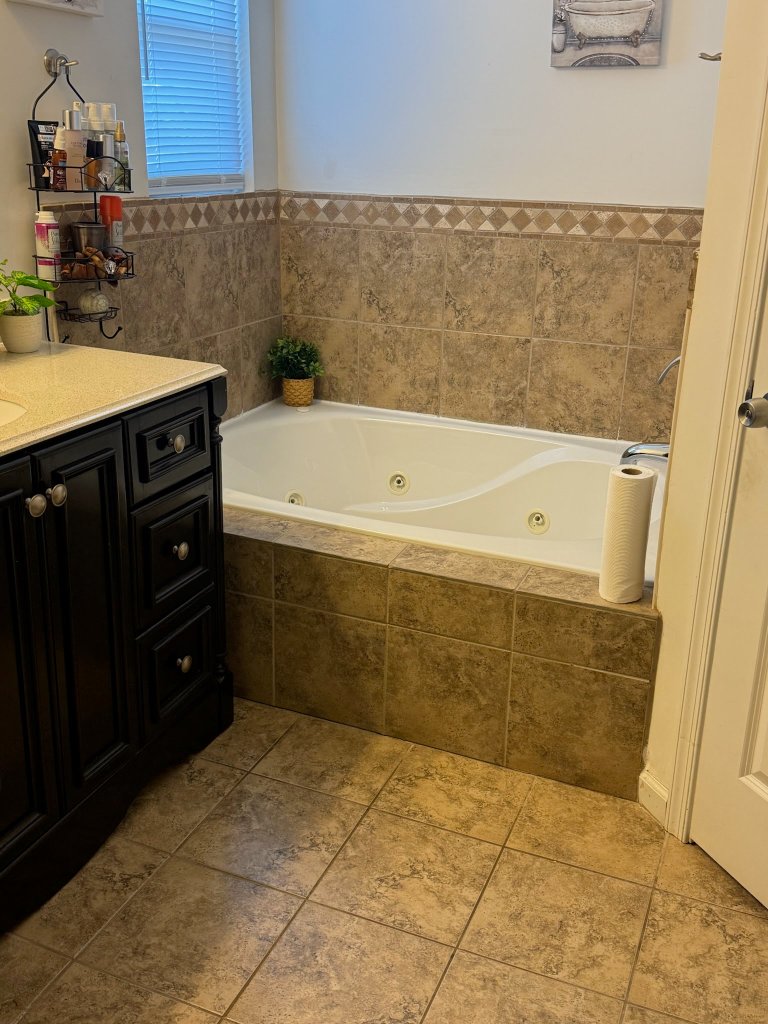 Bathroom Tub & Tile