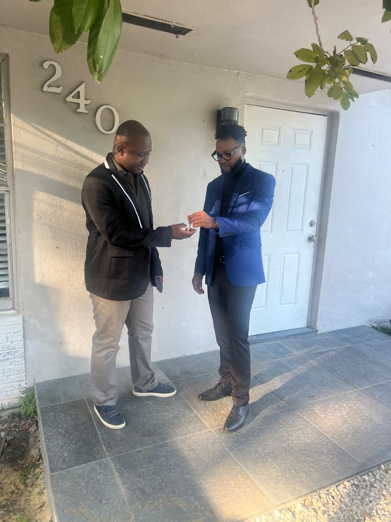 Keys handover at a new home closing