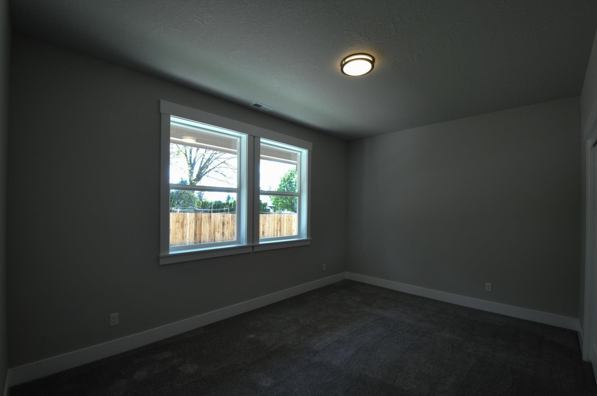 257 NW Douglas St photo 6