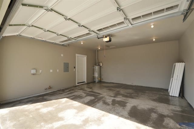 255 NW Douglas St photo 17