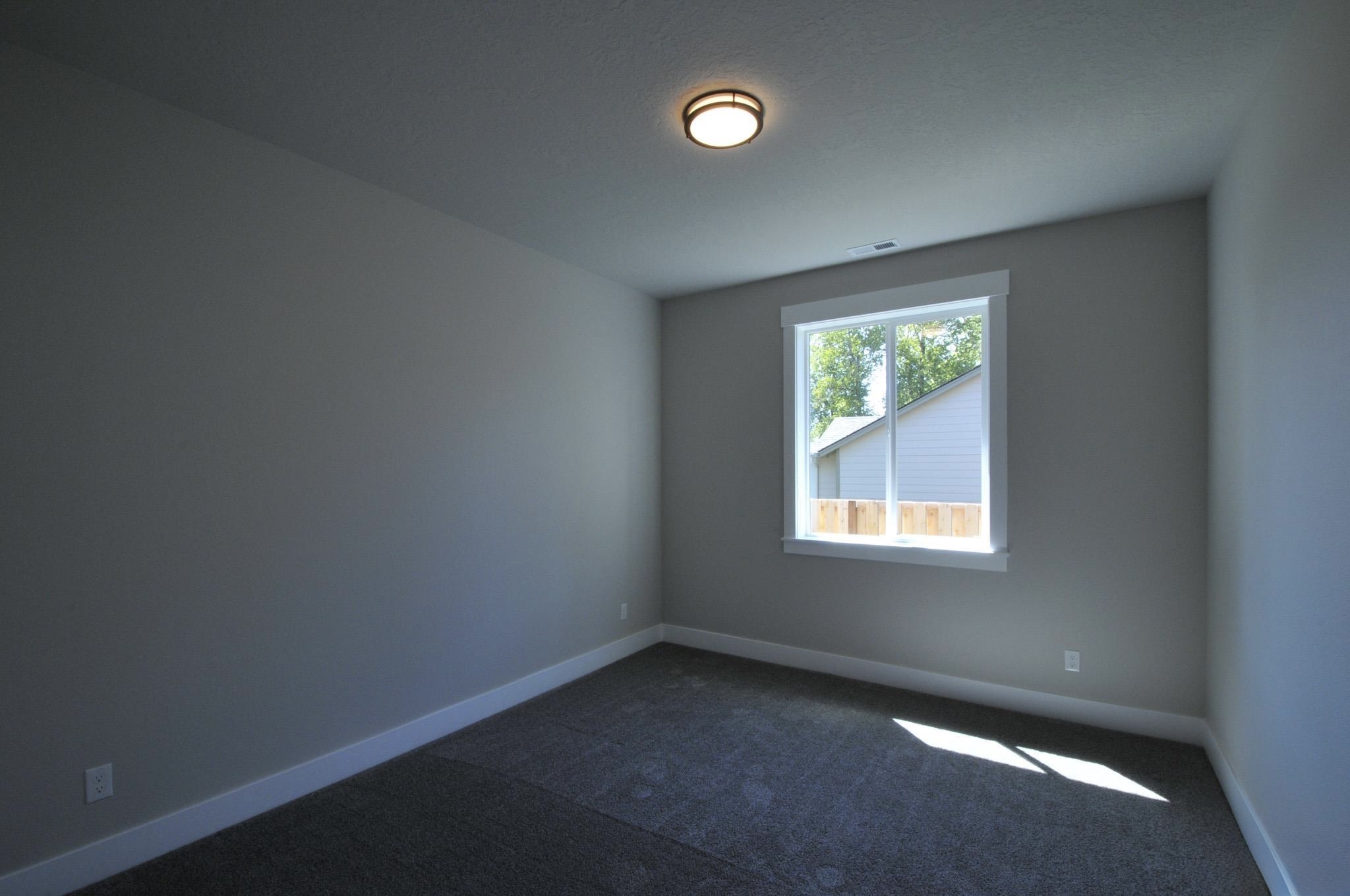 257 NW Douglas St photo 8