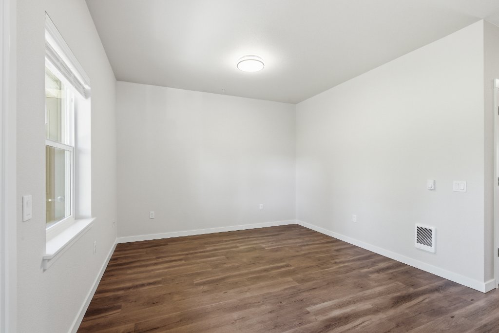1425 Mildred Ln SE photo 10