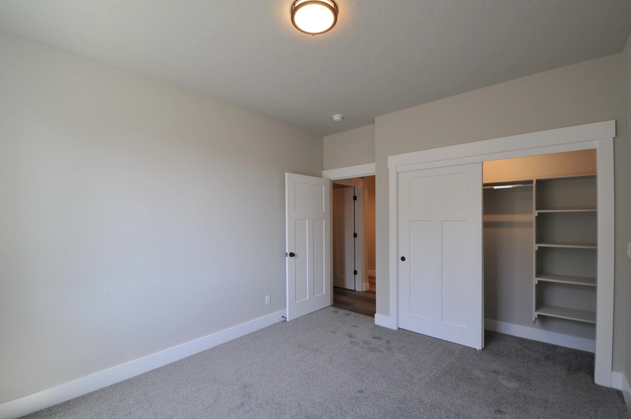 257 NW Douglas St photo 11
