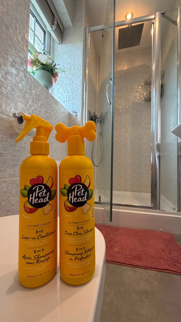 Pet Head 3-in-1 leave-in conditioner and deep clean shampoo — gentle exotic-mango grooming products ready for a calm spa wash at House of Paws Retreat