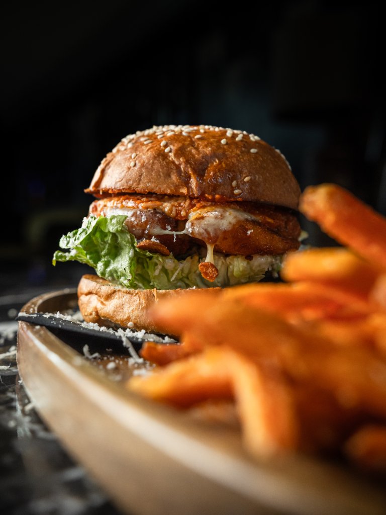 Crispy chicken burger