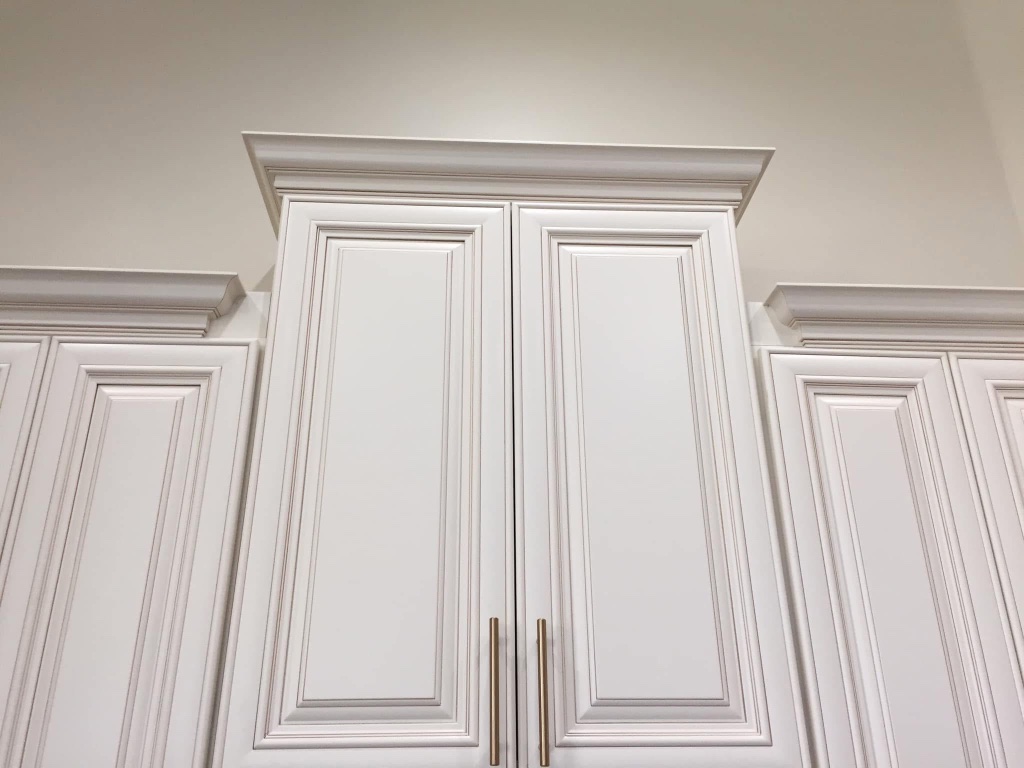 White Glazed — Upper Cabinet Crown Detail