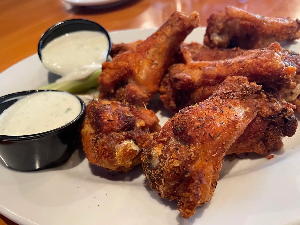SALTiE Wings & Sauce