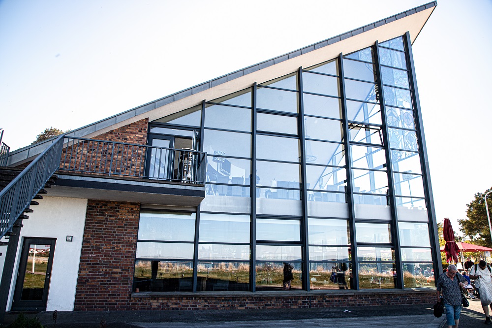 Restaurant Ostseeperle Glowe Außenansicht – Hochzeit Rügen
