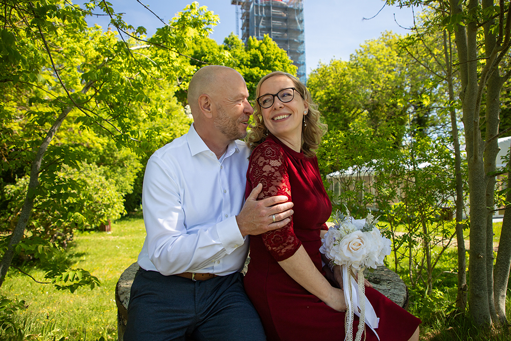 Brautpaarshooting Kap Arkona – Hochzeitsfotograf Karl-Heinz Fischer Hochzeitsfotograf Rügen – Brautpaar im Grünen am Kap Arkona bei der Hochzeit auf Rügen